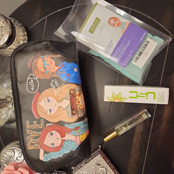 Nicole Lee Handbags - NICOLE LEE Nikky Cosmetic/Toiletry Pouch Gift Set NWT